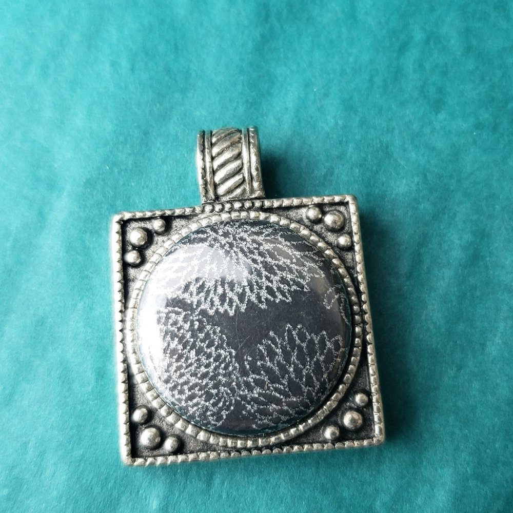 2/15$ Magnabilities Silver tone square pendant flower interchangeable